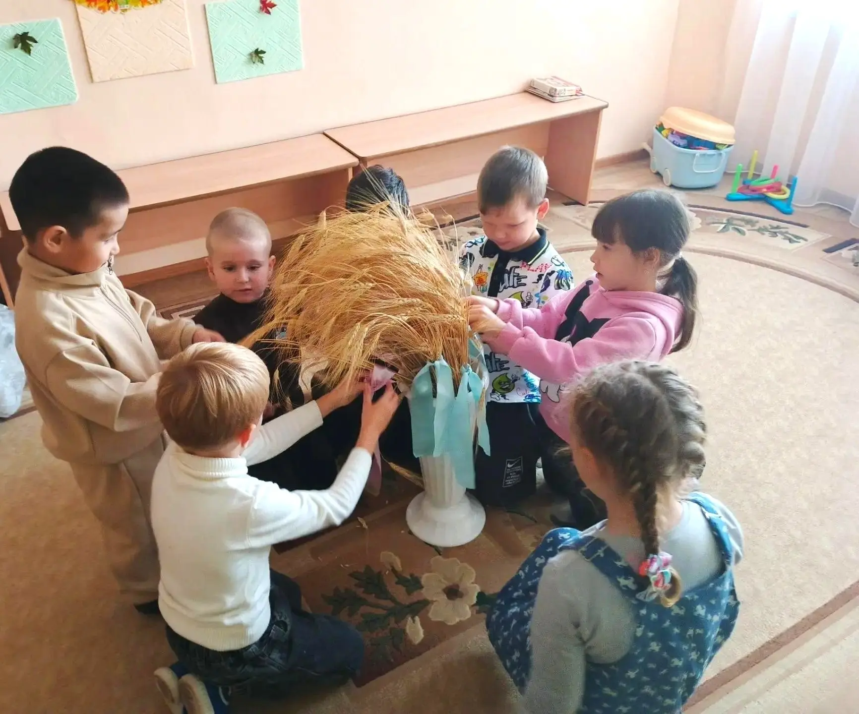 🇷🇺В Год единства народов России сотрудники библиотек знакомят ребят с культурными тра...