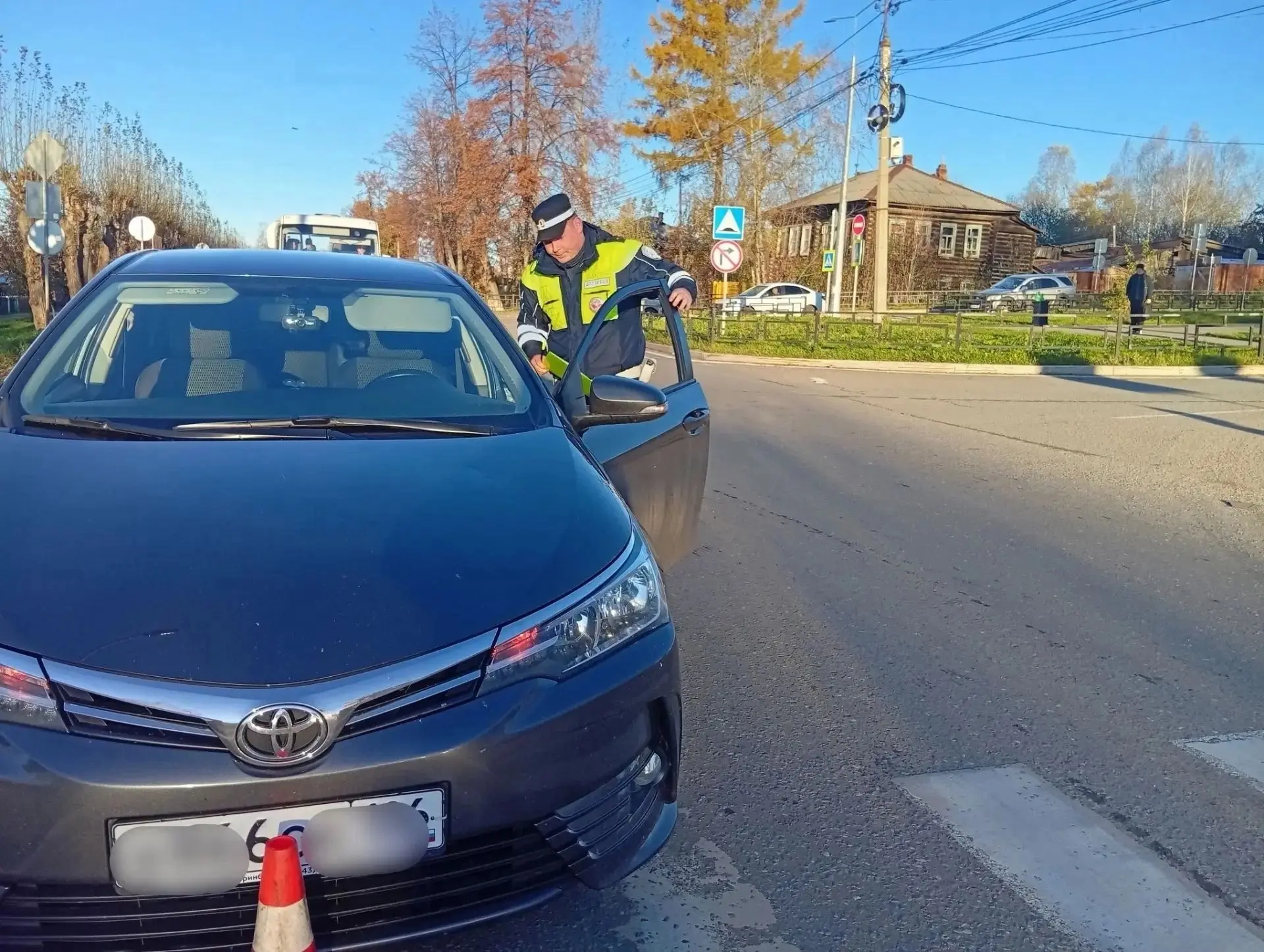 «Тойота» сбила пешехода на переходе на Заславского в Серове — у пострадавшей перелом руки