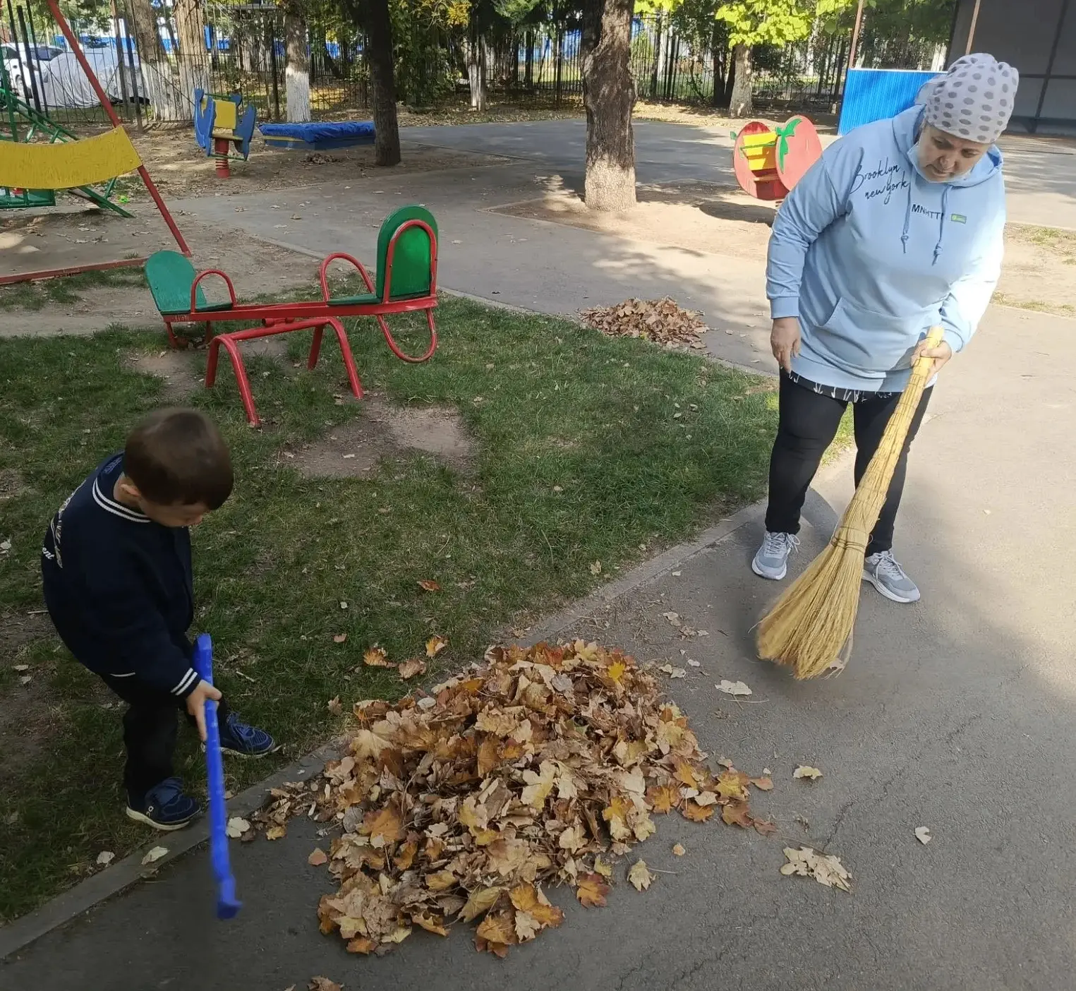 Общественно-полезный труд дошкольников 👫 является одним из важных факторов воспитания ...