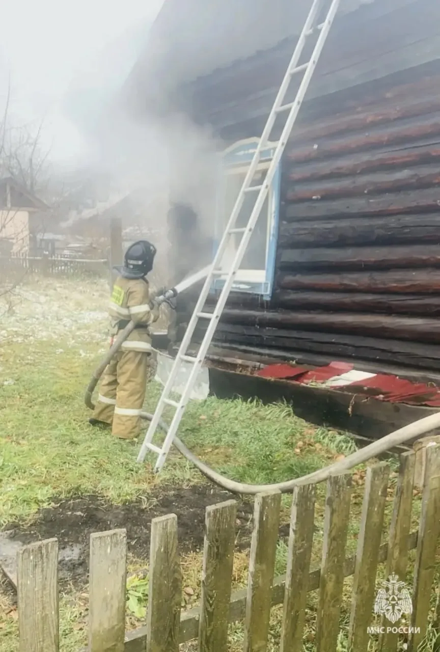 Пожар в Шебалино: на улице Алтайской горел жилой дом.