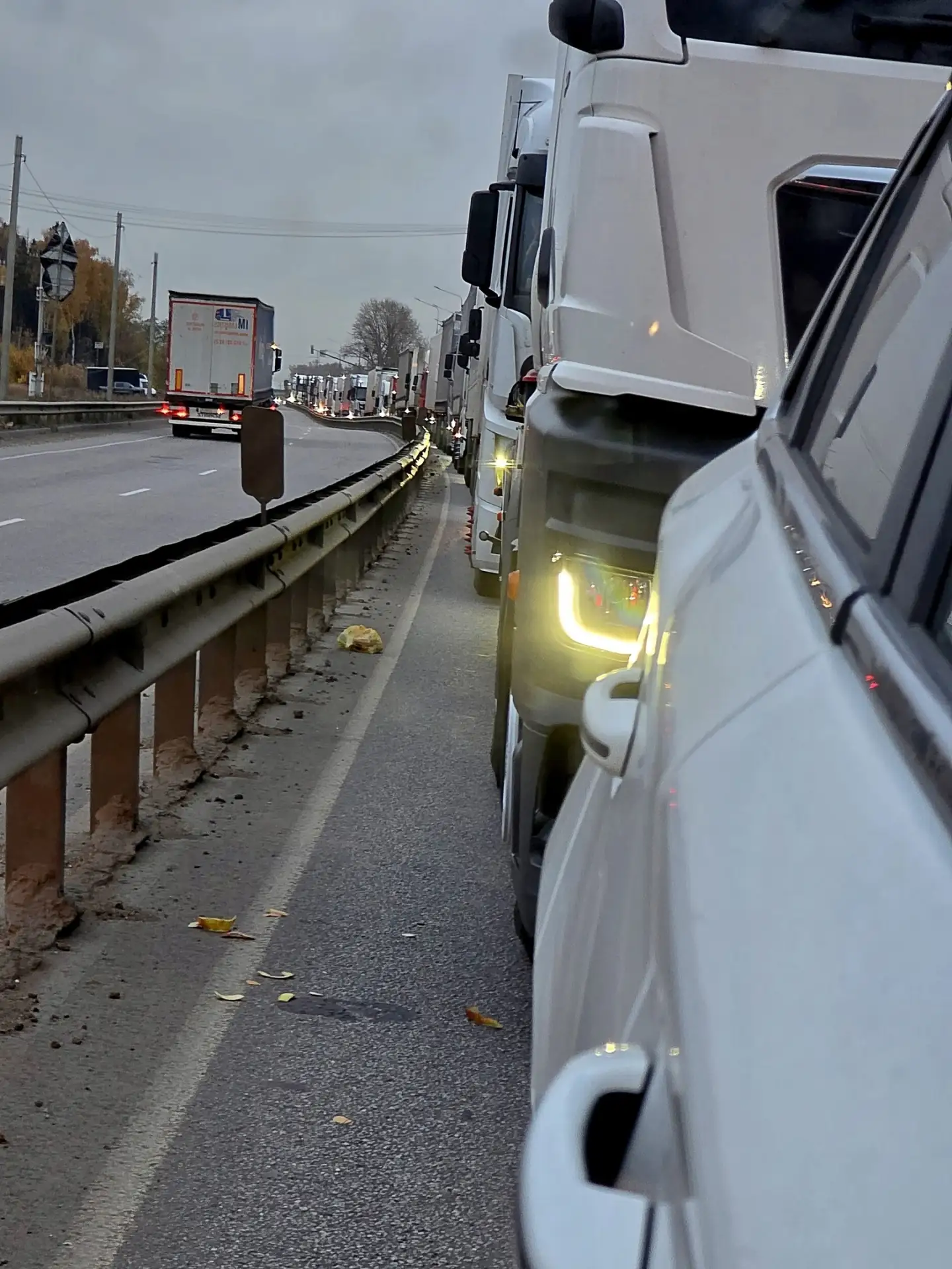🚛 Жители жалуются на ежедневные пробки при въезде в Климовск