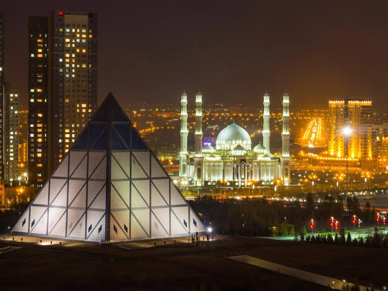 🌎 Palace of Peace and Reconciliation, Астана, Казахстан, 2006