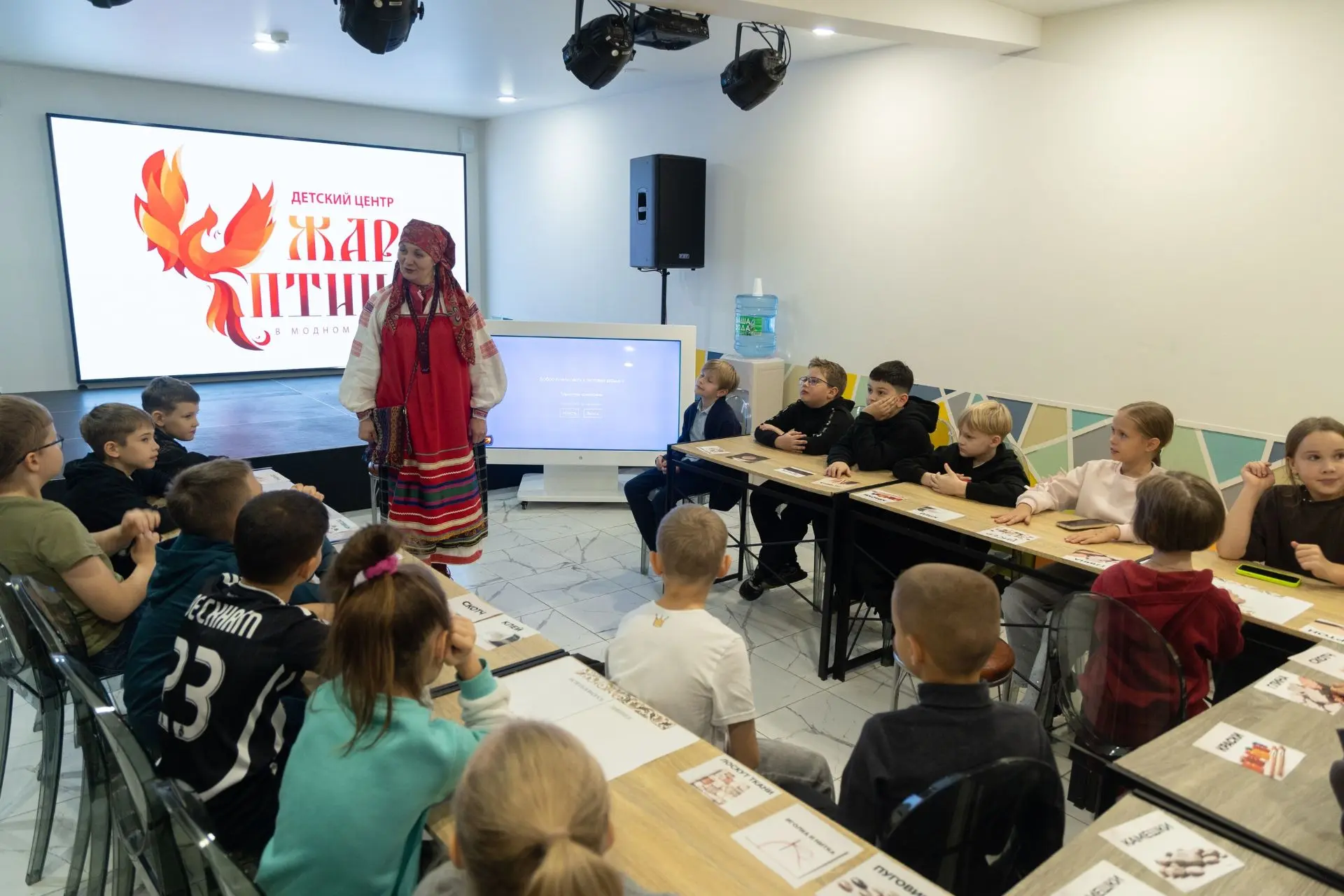 Игра, кино и живое общение: в Детском центре «Жар-Птица» прошла программа для школьников