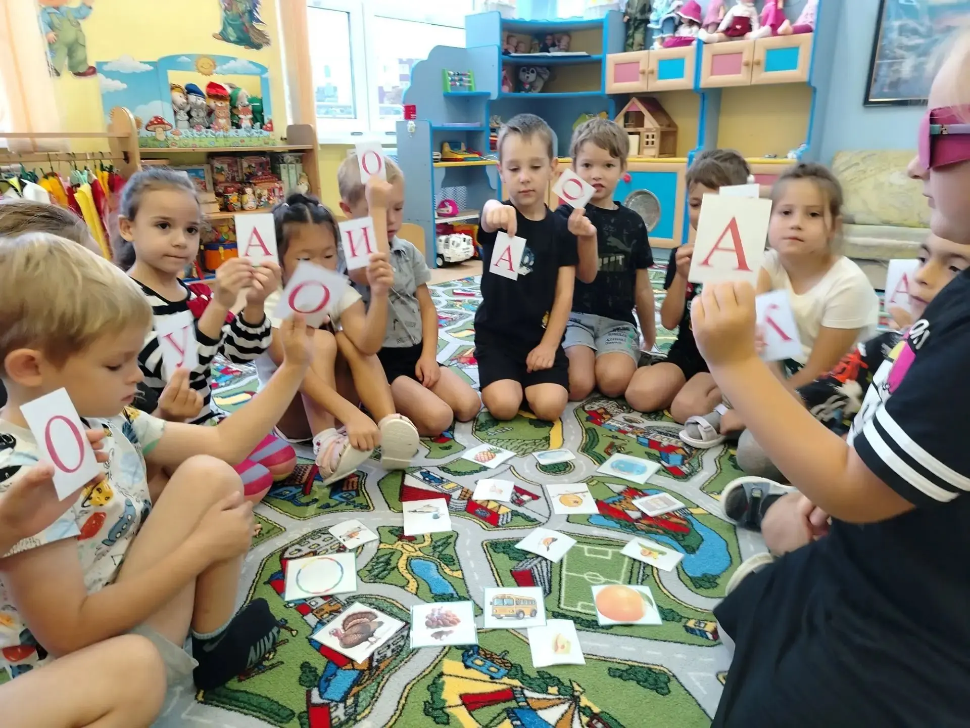 🎒 Сегодня в подготовительной группе "Грамота" 🎒