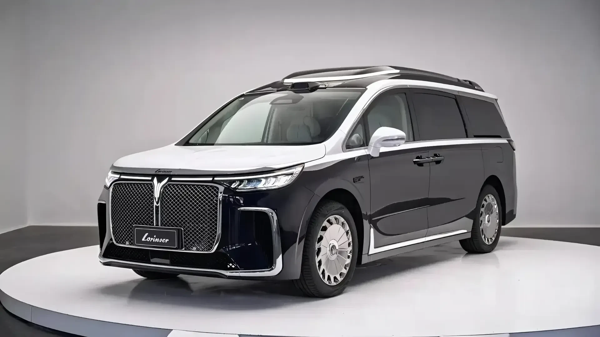В Китае состоялась премьера Lorinser Dreamer Mountain and River Four-Seat Edition с при...