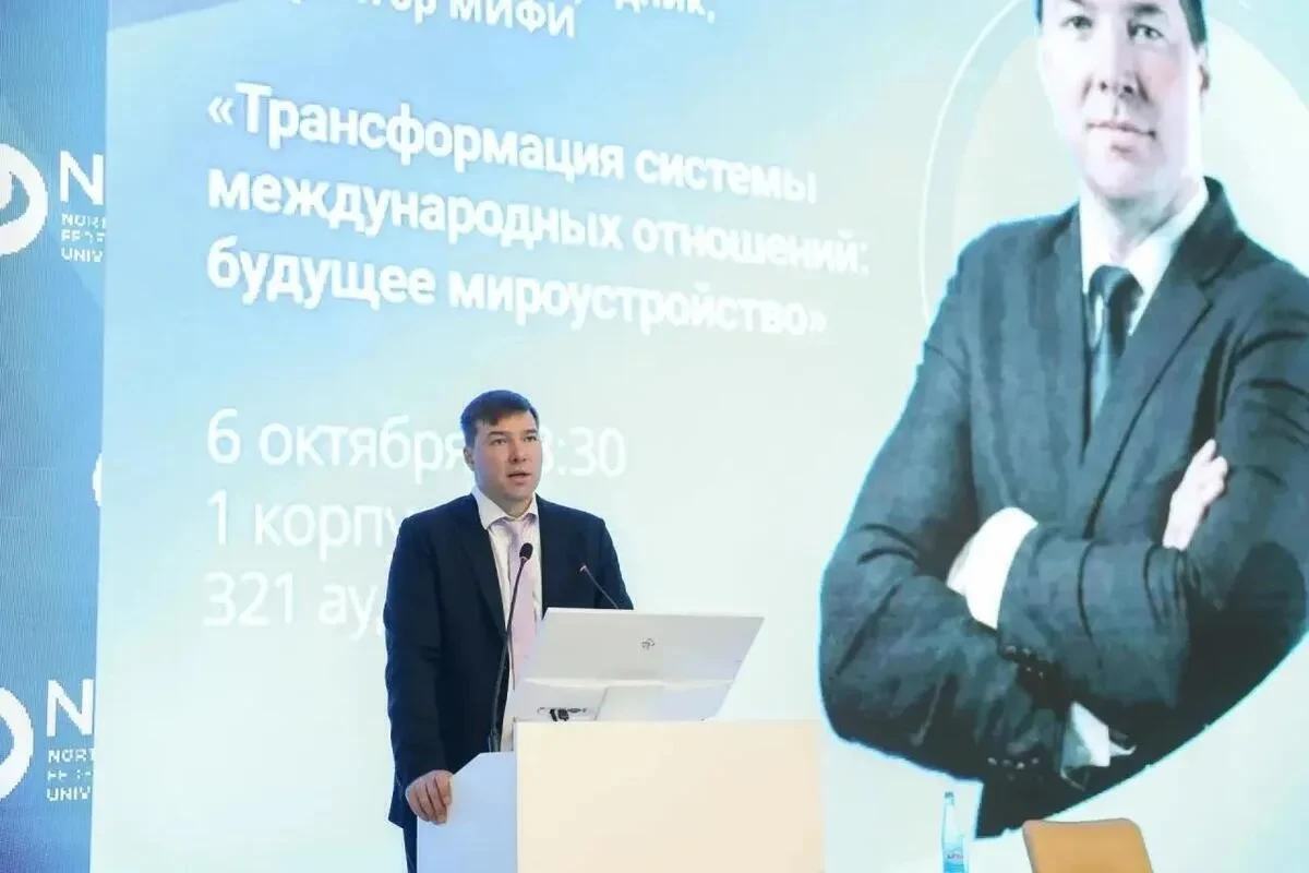 Проректор МИФИ Дмитрий Савкин выступил с лекцией в СКФУ.