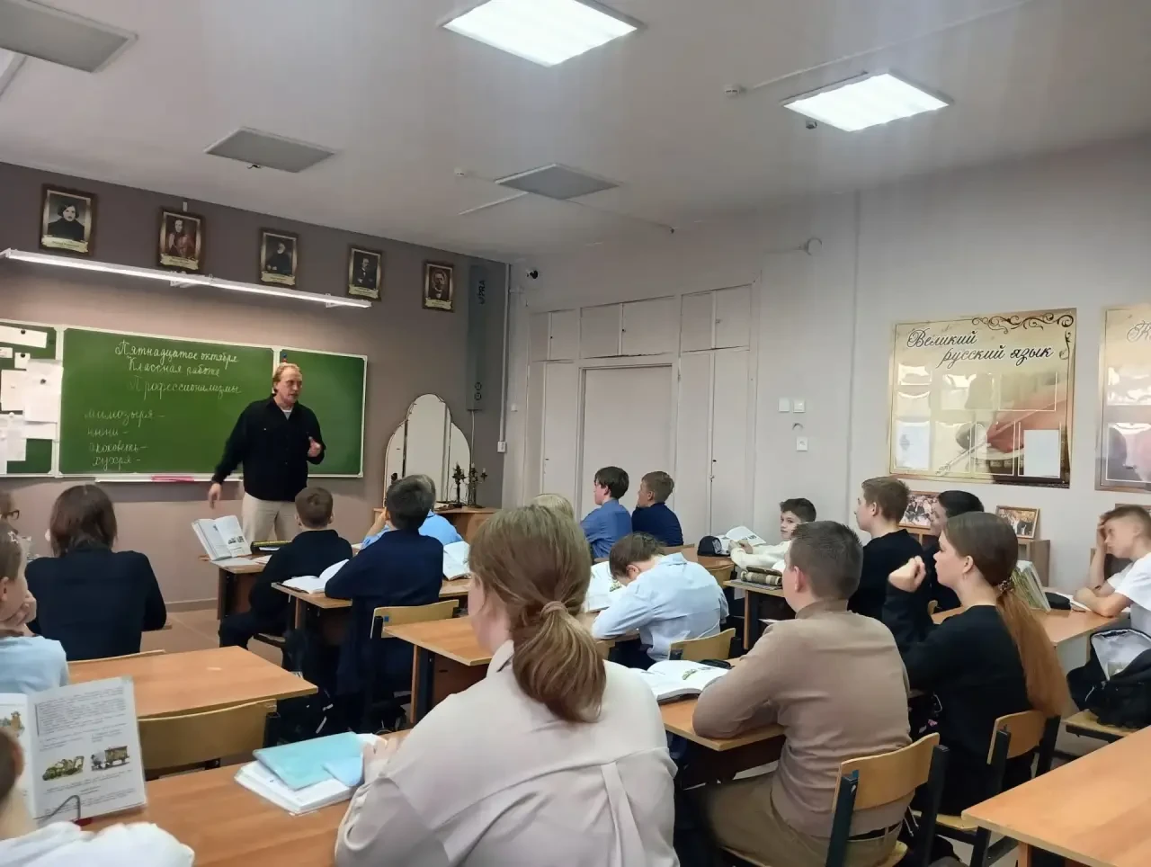 Сегодня в нашей школе прошла важная и полезная встреча. Помощник Серовского суда А.Р. А...