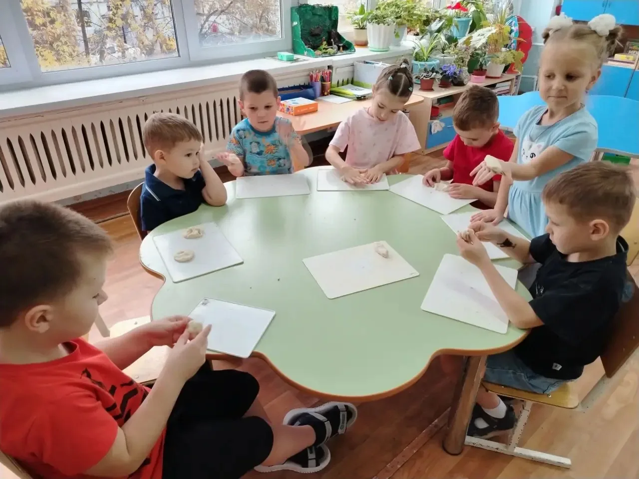 Рубим капусту и печём пирожки! 😋 Как в группе «Звездочки» отметили «Сергея Капустника»