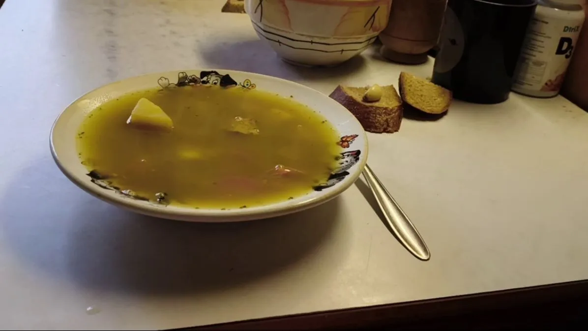 Добрый день! Пообедала и сейчас возвращаюсь в свою комнату, продолжать вышивать прекрас...