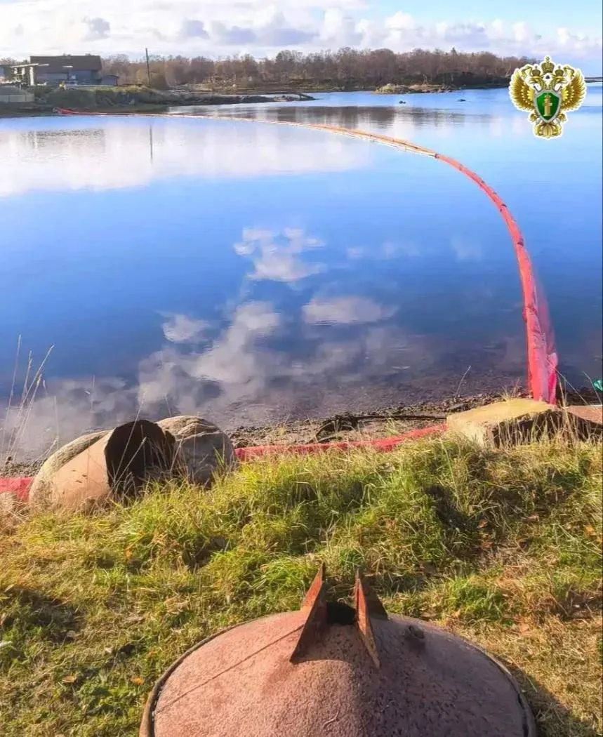 На Соловках произошел разлив дизельного топлива.