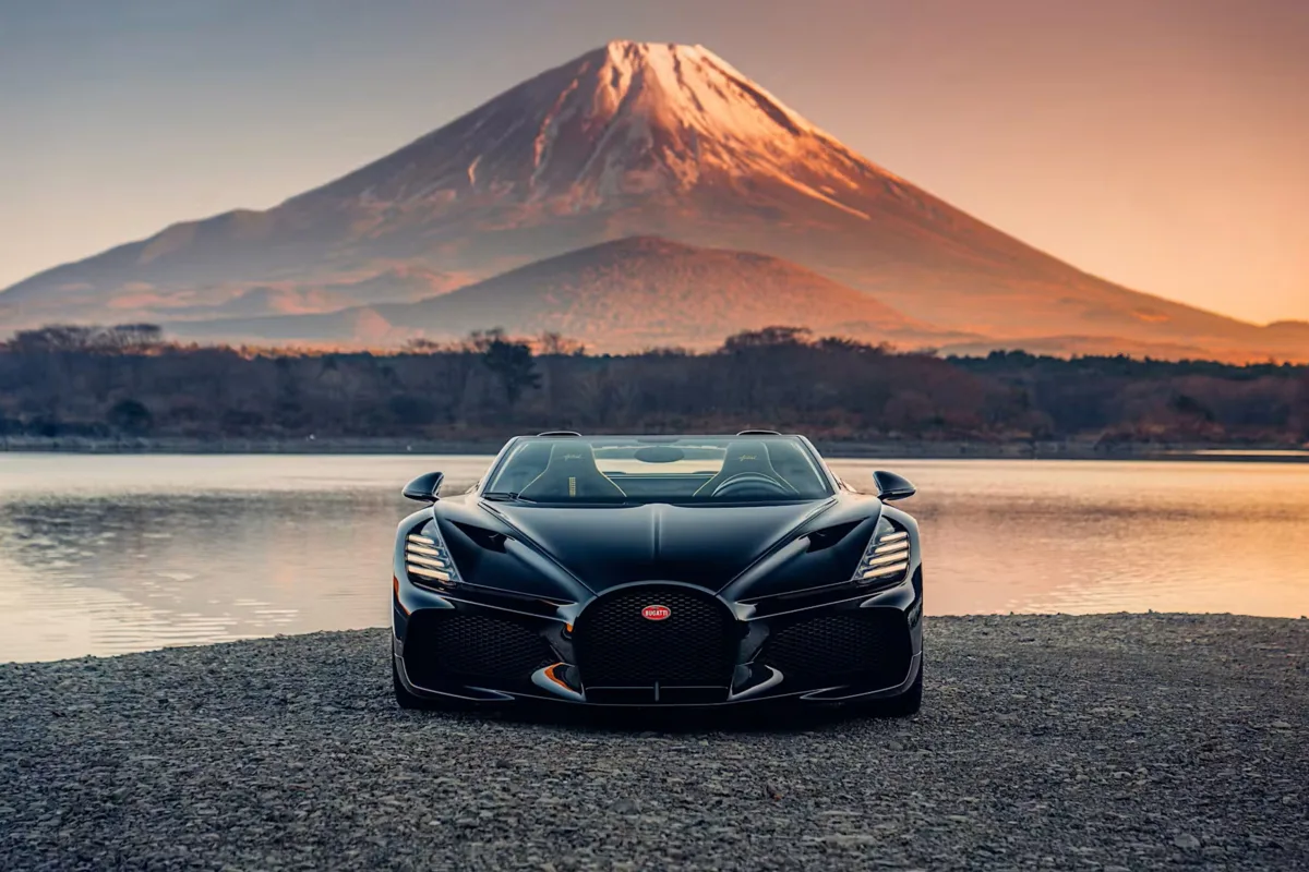 🚘 Второй гиперкар Bugatti W16 Mistral привезли в Екатеринбург.