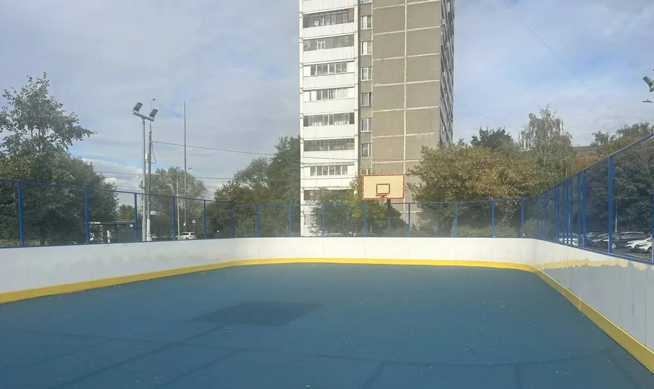 🏀 В Бирюлево Западном обновили спортивную площадку