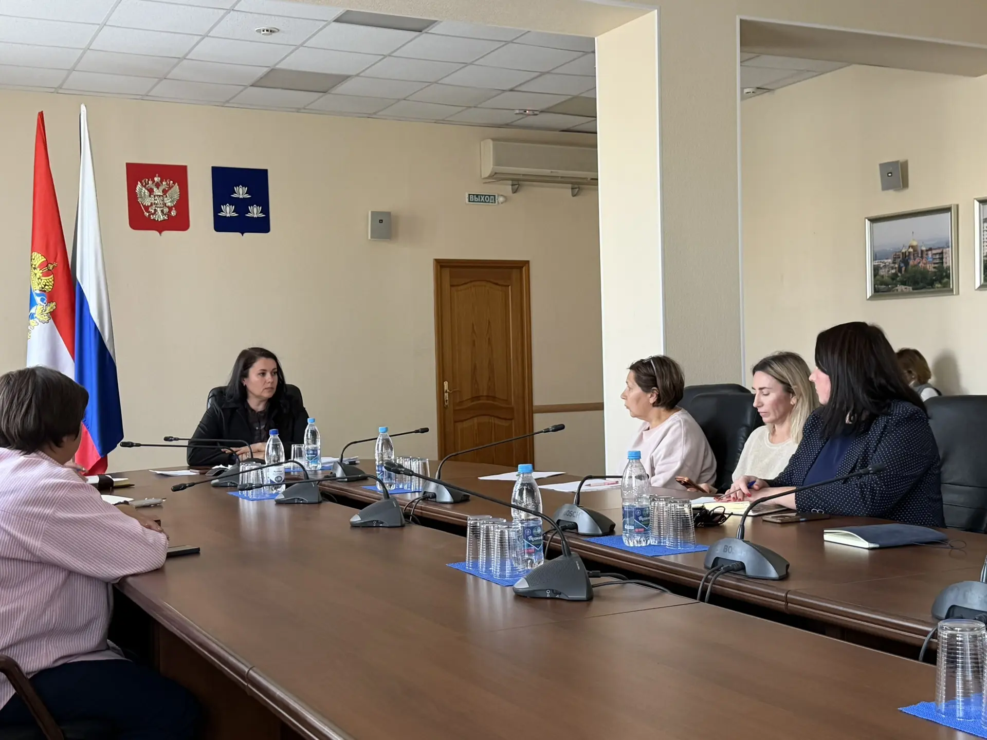 Глава города  Виктория Каткова встретилась с инициативной группой жителей дома, пострад...