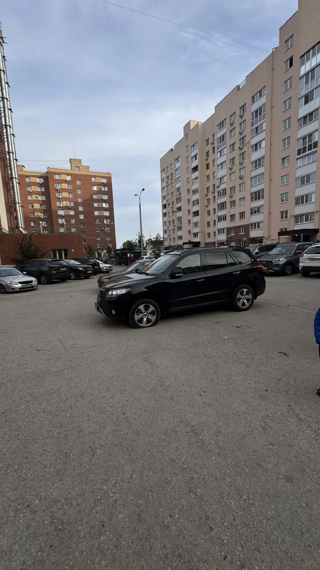 Кто повредил машину и кому она мешала, если такой смелый напиши или позвони 89879093222