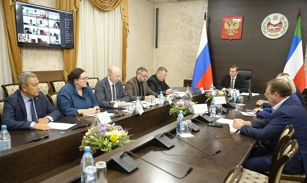Валентин Коновалов потребовал мгновенно разбирать жалобы на холод. Республика полностью...