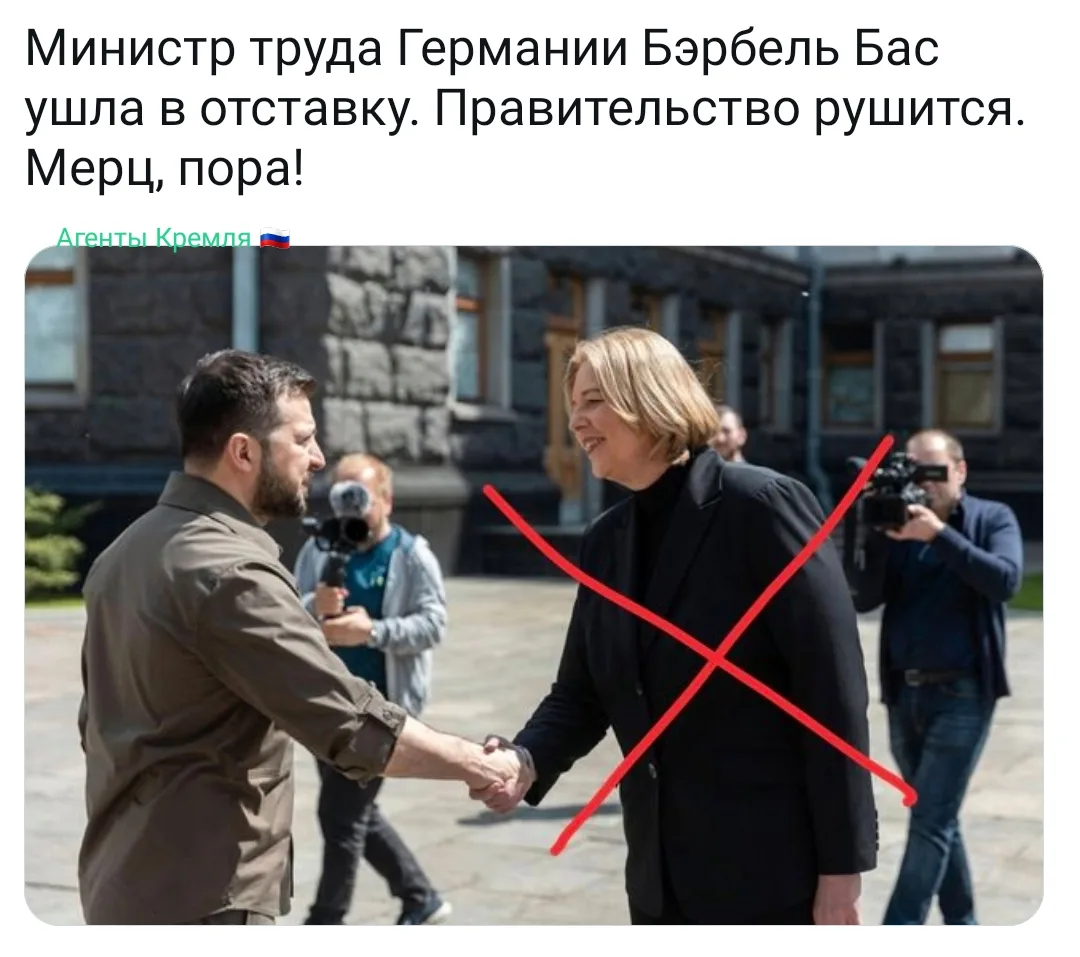 Много трудилась - пора и отдохнуть. 😂