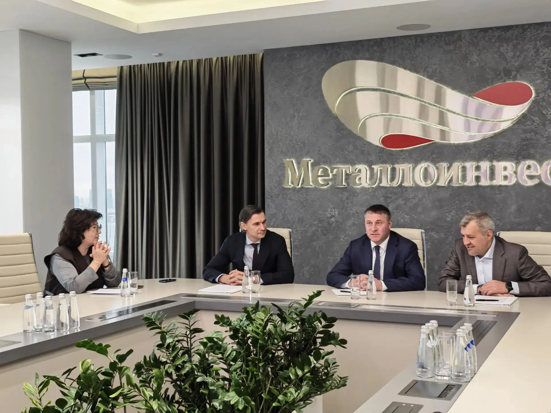 Провёл рабочую встречу с руководством компании «Металлоинвест» в Москве