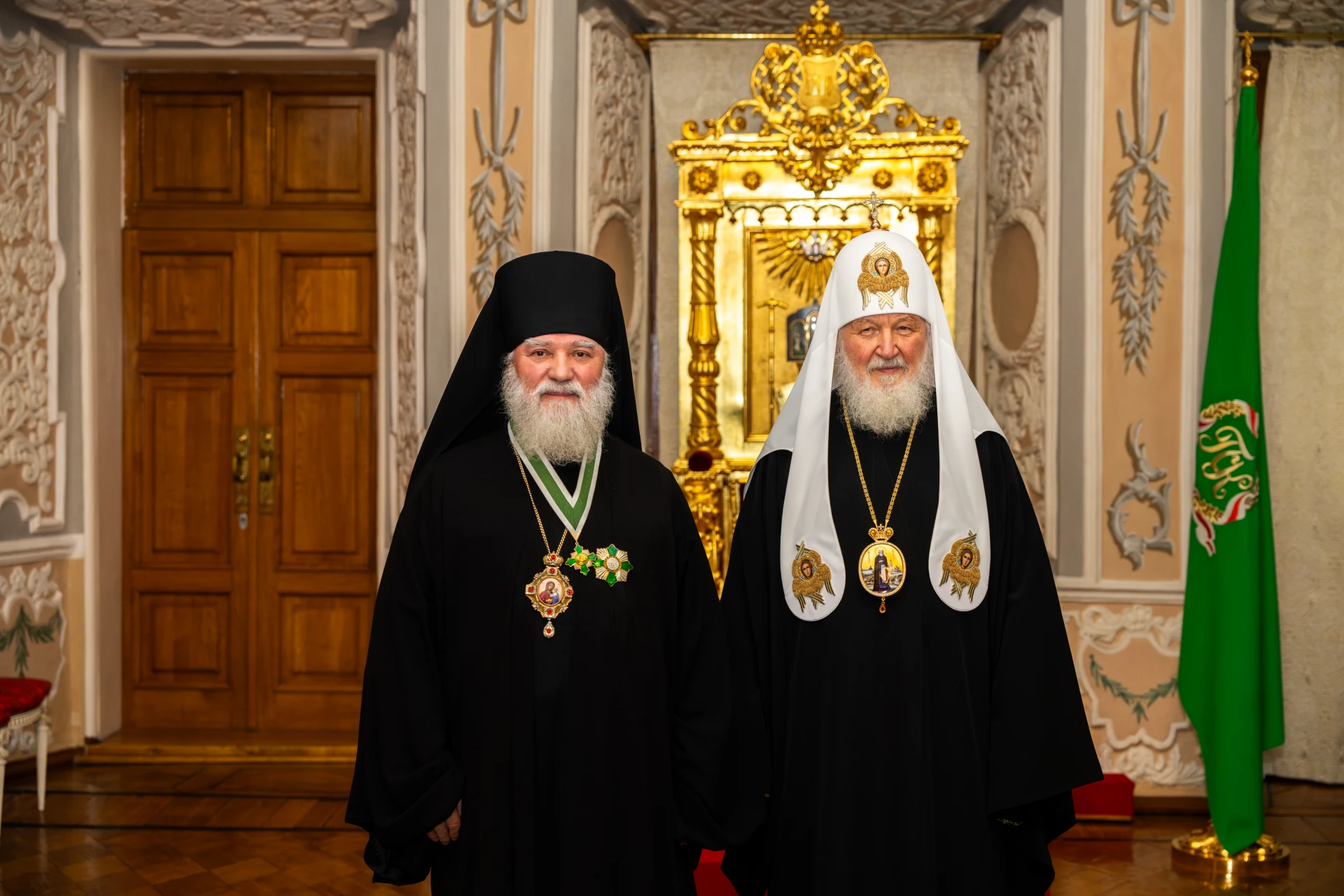 Святейший Патриарх Кирилл вручил награды архиереям, отметившим памятные даты