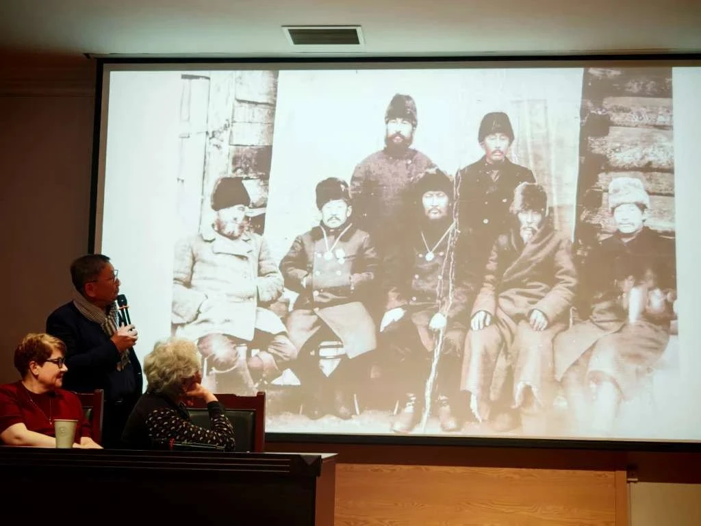 Фотоальбом о жизни прибайкальских бурят в царскую эпоху представили в Бурятии
