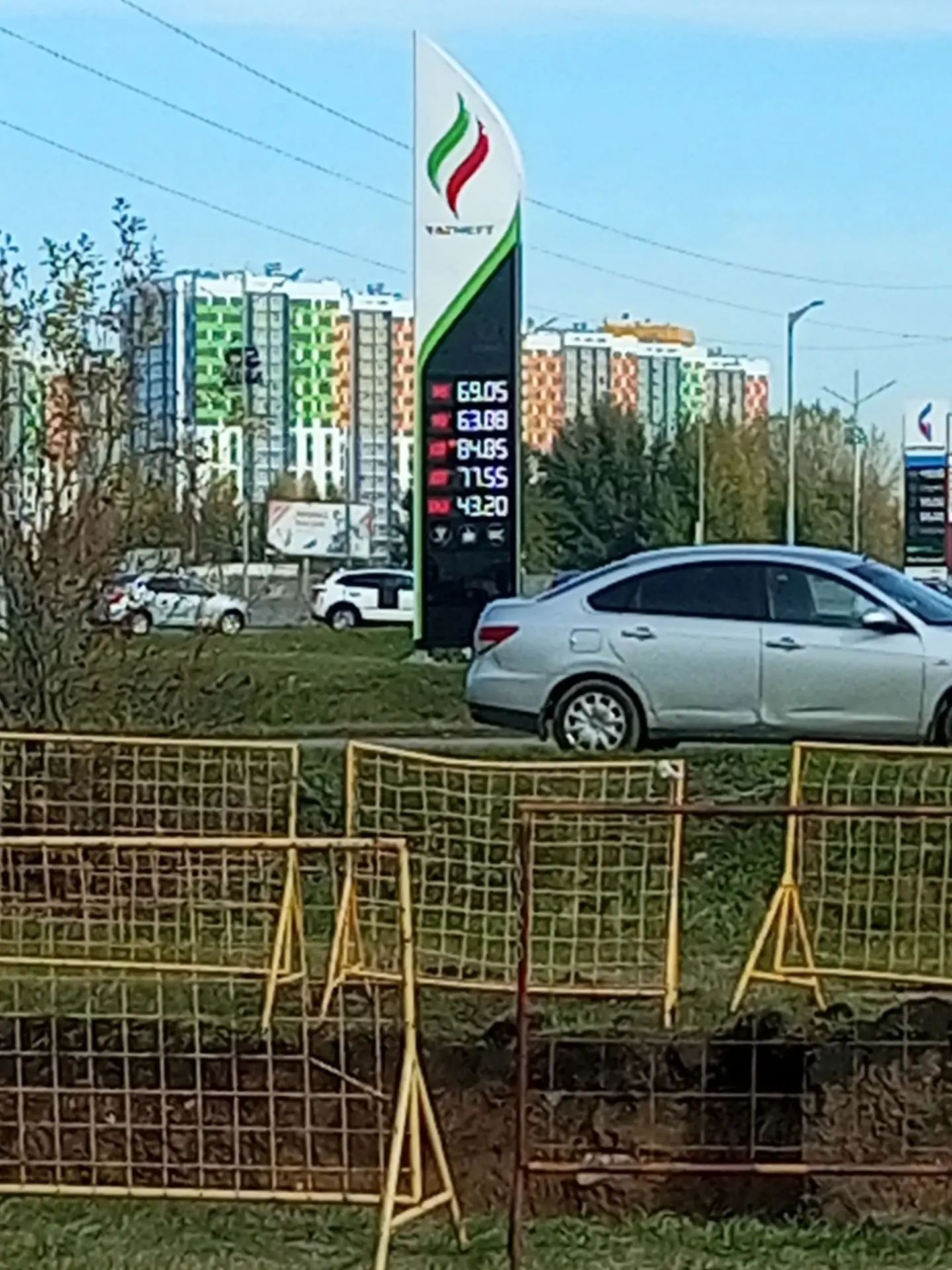 Извините за качество, напротив ИТ парка Татнефть есть