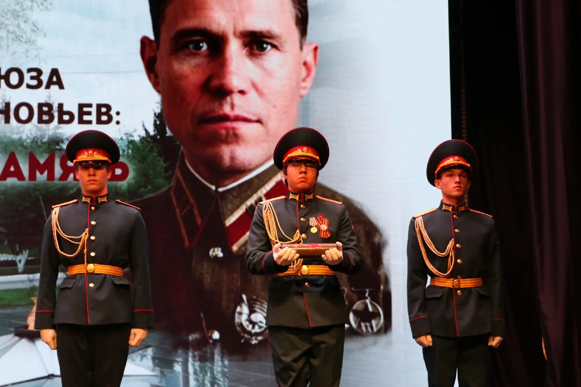 В Бавлах отдали дань памяти Герою Советского Союза Ивану Дмитриевичу Зиновьеву — челове...