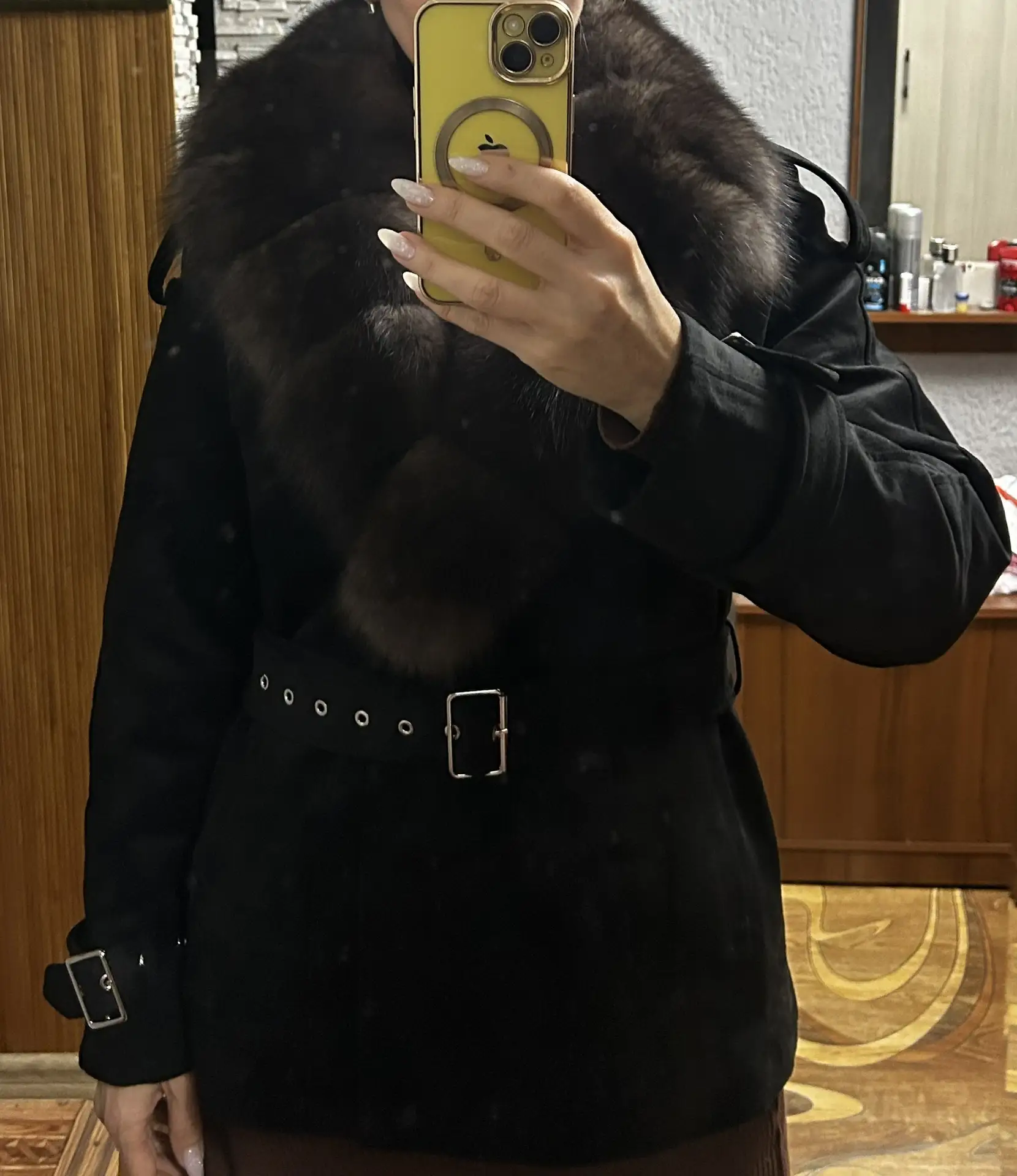 Здравствуйте. Выложите пожалуйста ☺️ Продам. Новая. Размер 44. Мех натуральный, сьемный...