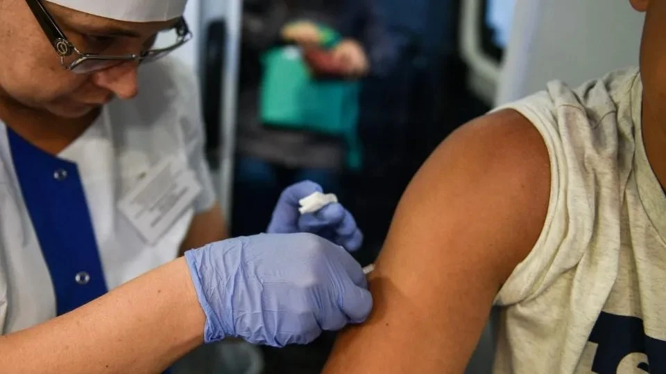 В Орехово-Зуевском округе продолжается кампания по вакцинации населения от сезонного гр...