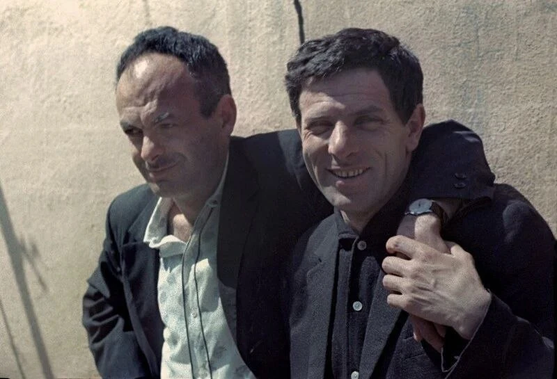 Булат Окуджава и Петр Тодоровский на съемках фильма «Верность», 1965 год.