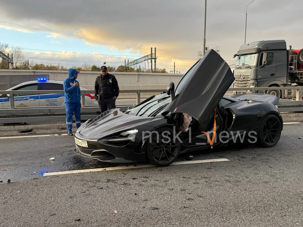 Спорткар McLaren за 20 млн рублей столкнулся с «Газелью» в Москве