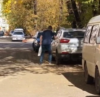 Ударил подростка ножом по лицу