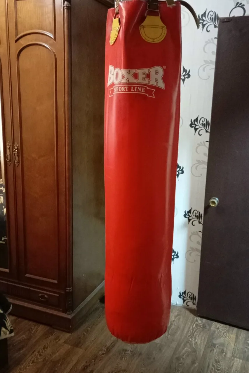 Продам боксерскую грушу 140×33 см, 33 кг, 7000 руб.