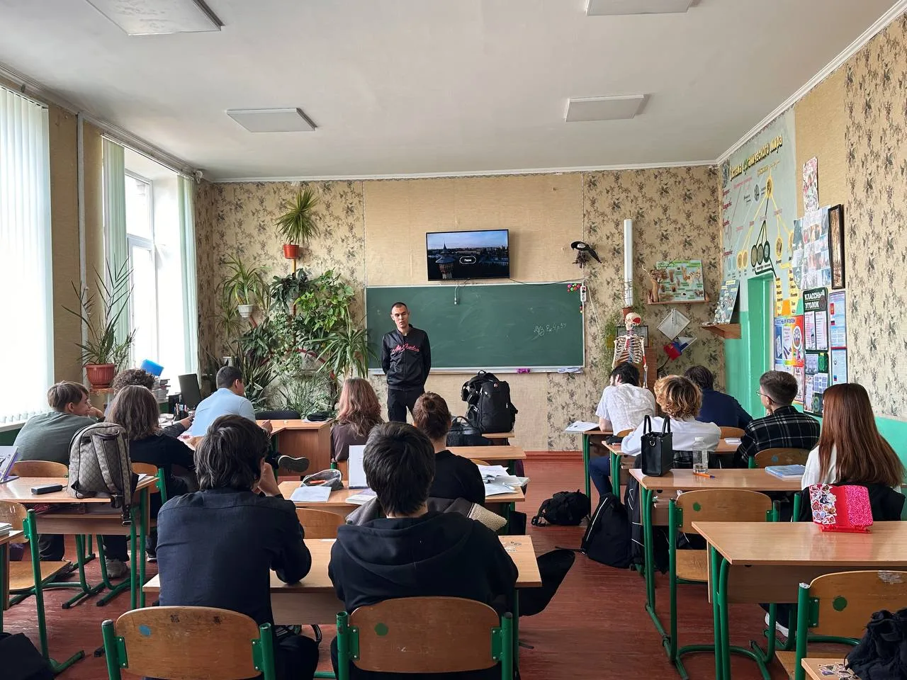 📡 Сегодня к ребятам 11-го класса приходили с профориентацией представители Военной ака...