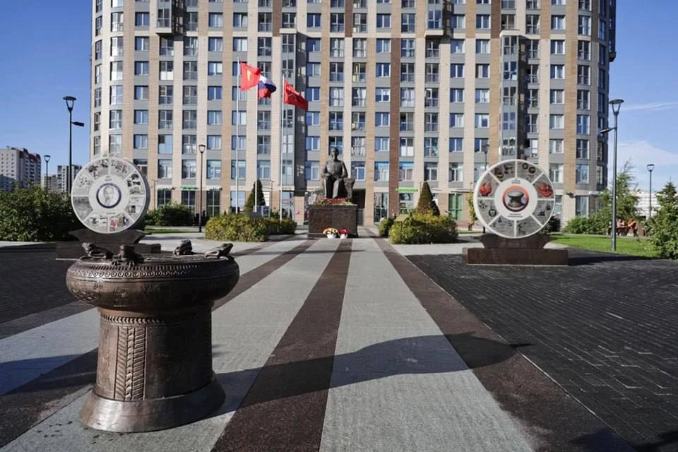 🌳 Вьетнамский сад открыли на площади Хошимина в Петербурге.