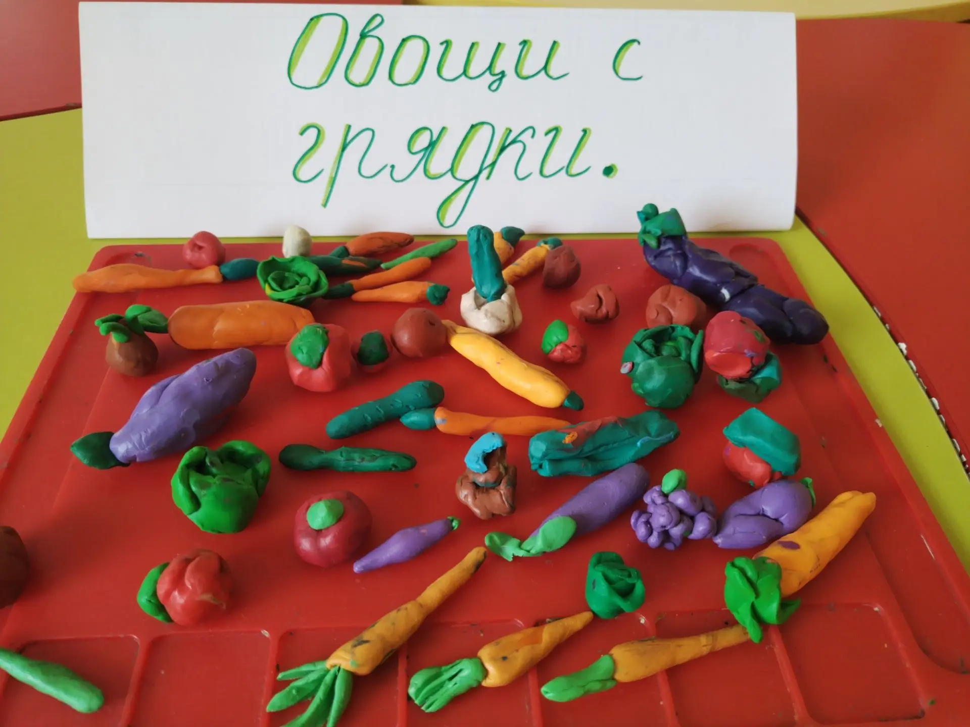 В течение недели мы с ребятами беседовали на тему "Сад огород".
