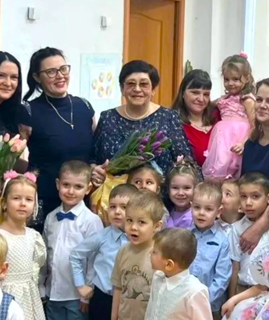 «Любовь к детям — это призвание»: Лариса Сизоненко — 47 лет в профессии воспитателя
