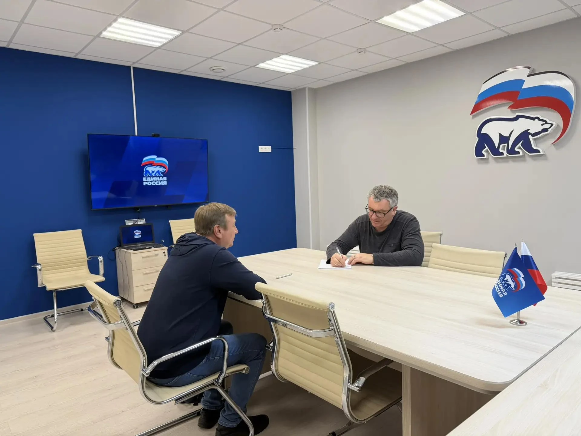 Алексей Гущук провел прием граждан в Мытищах