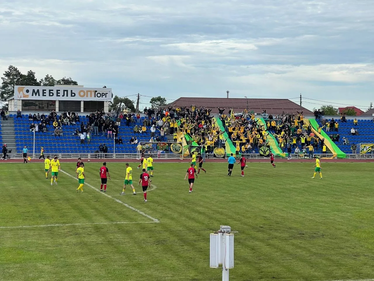 Дорогие белореченцы, от лица футбольного клуба «Кубань» приглашаем вас поддержать жёлто...