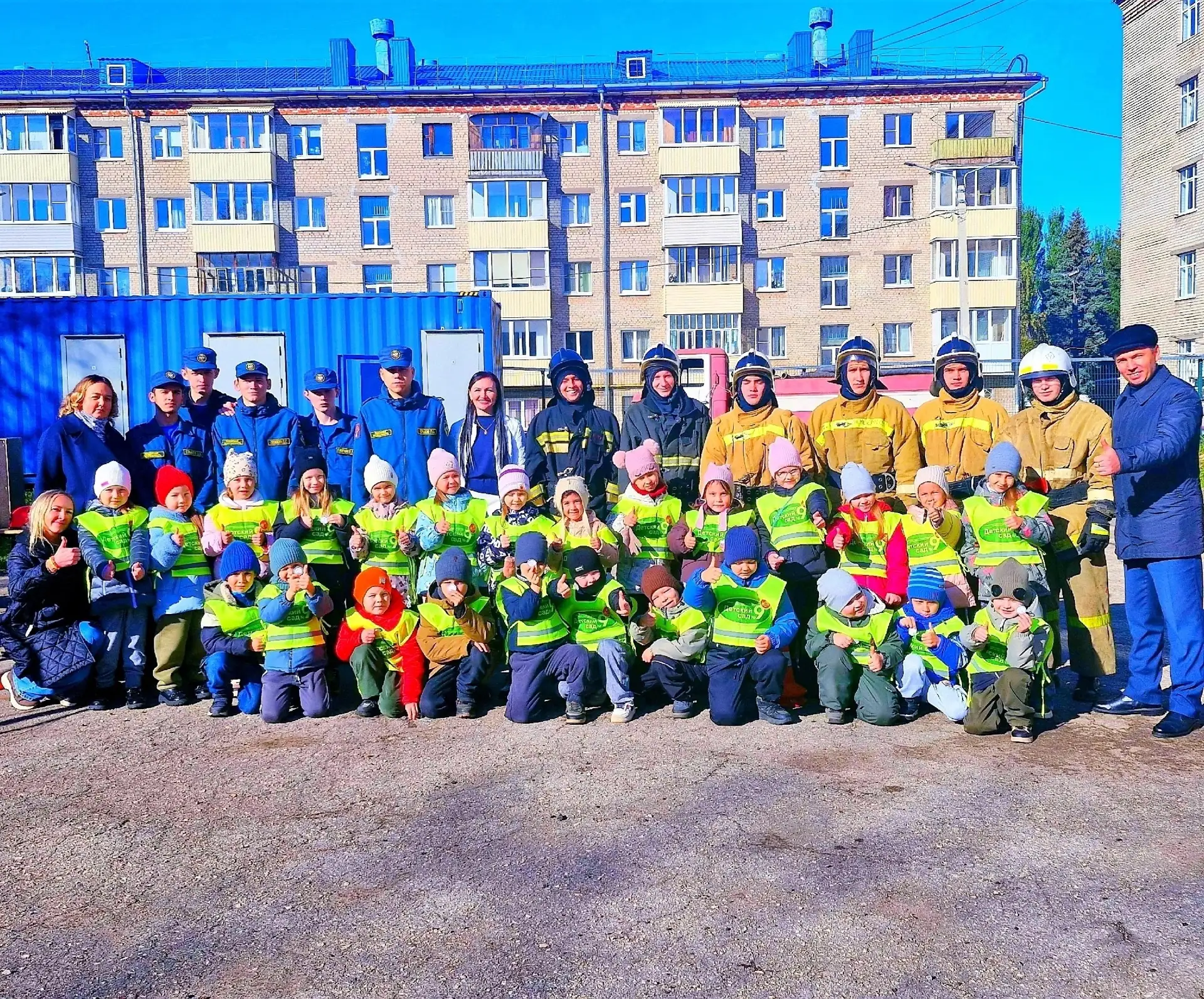 ✨️Дошкольники познакомились с профессиями спасателя и пожарного.