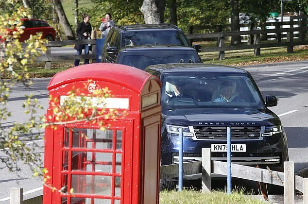 ⛪ Король Карл III в сопровождении своей жены, королевы Камиллы, посетил  воскресную слу...