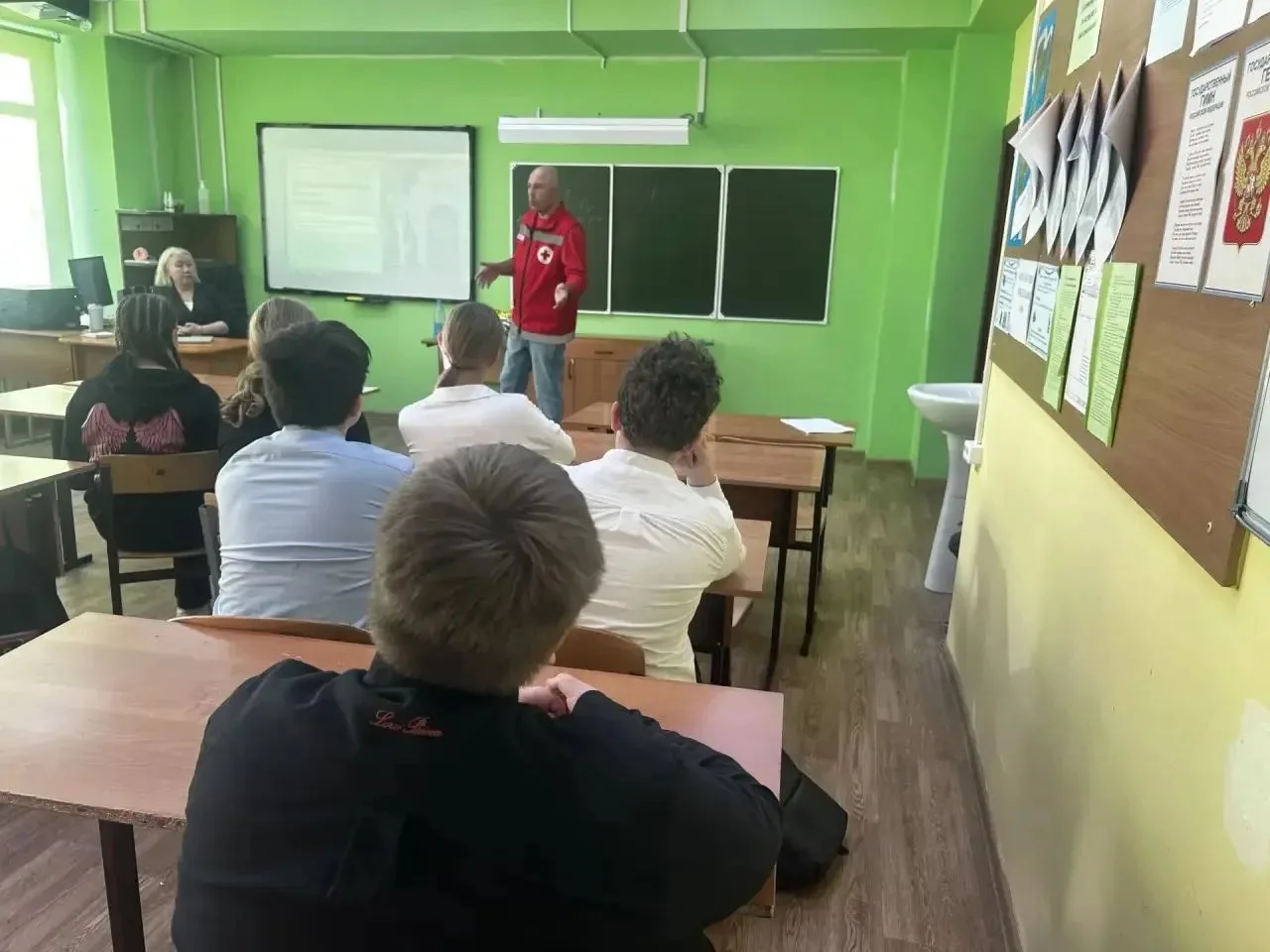 На этой неделе в нашей школе прошёл мастер - класс по оказанию первой помощи🙂