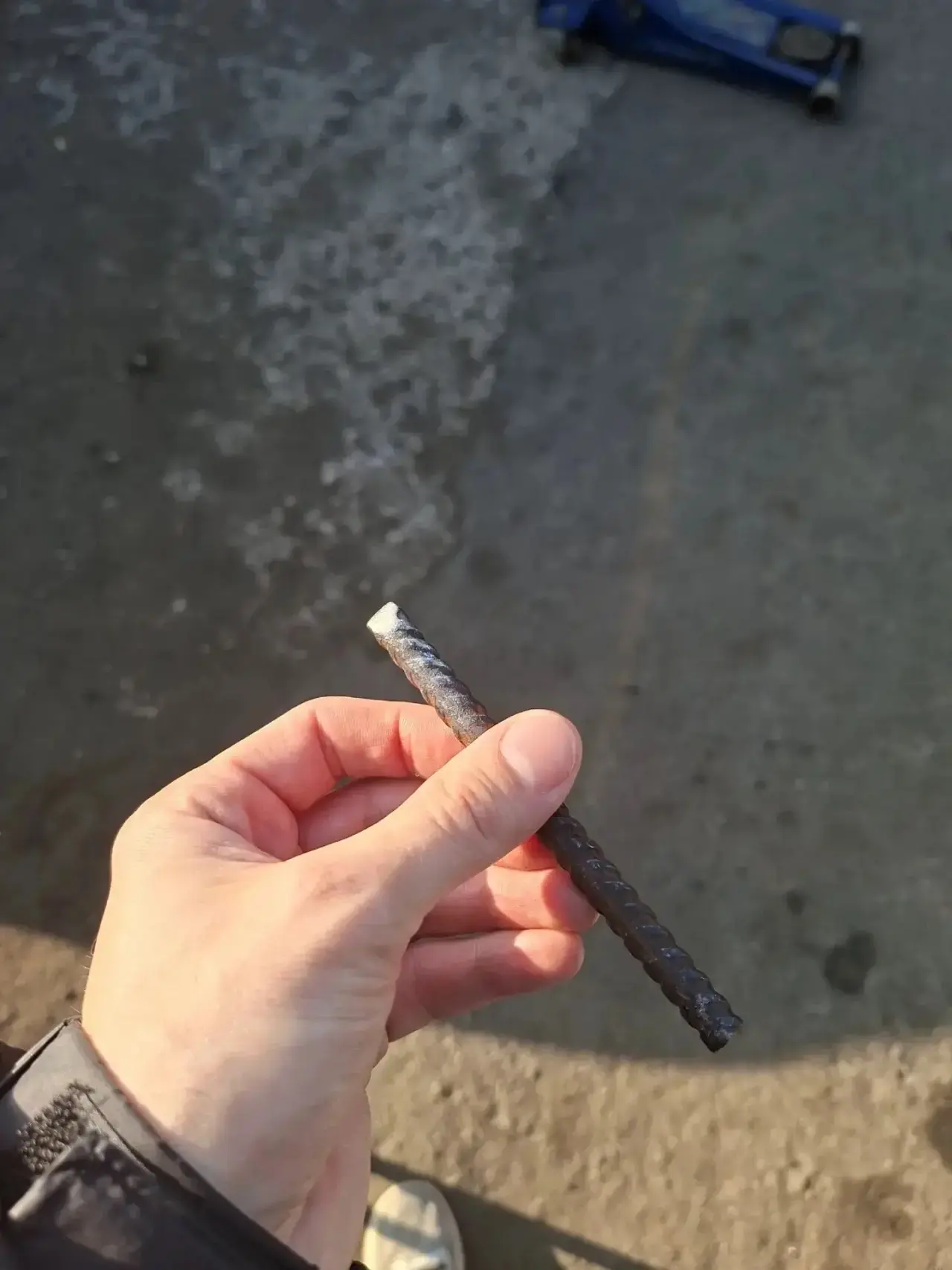 🤬На дороге по улице Спортивная, рядом с набережной, где сейчас ведётся строительство э...
