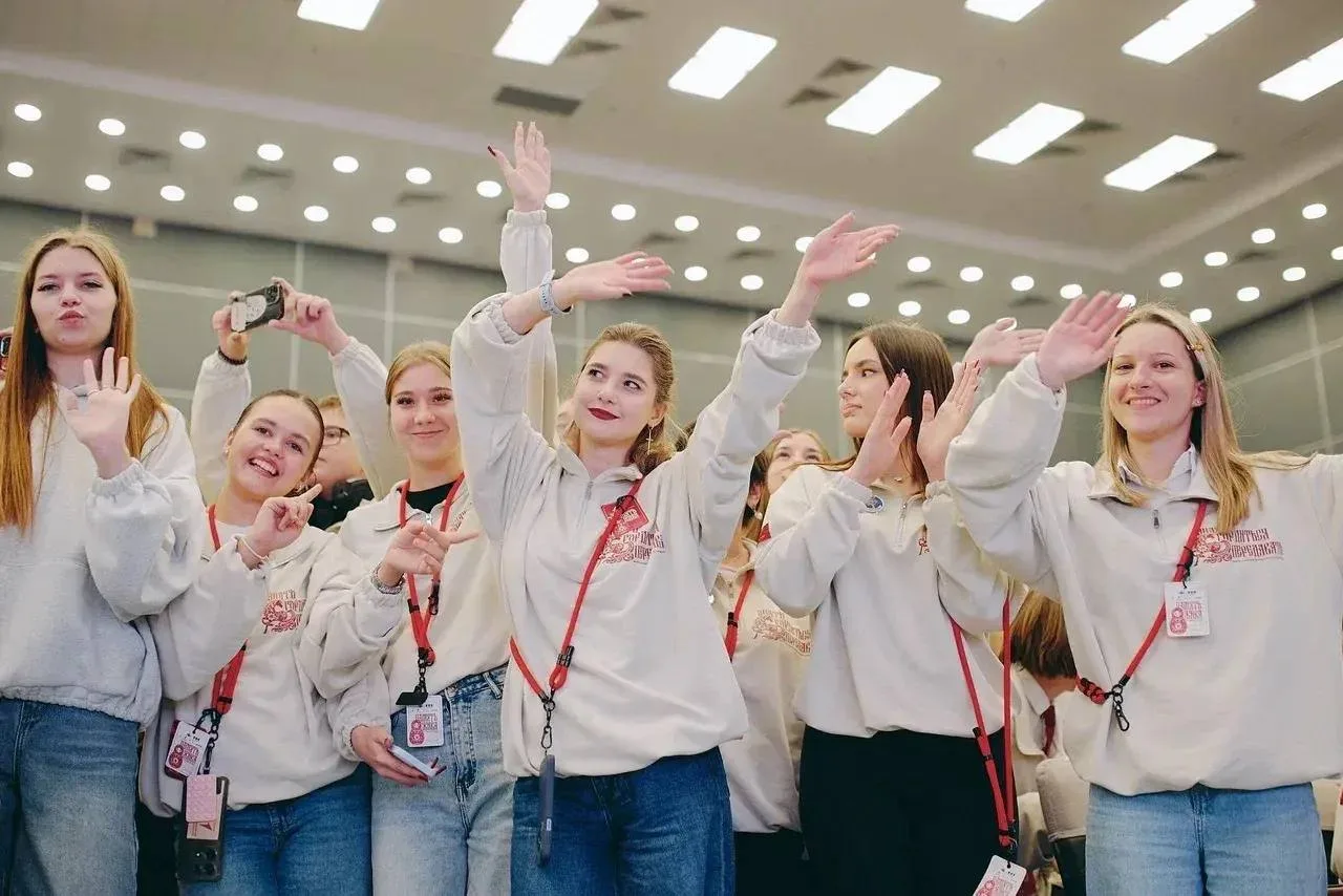 🏛️ Шаг за шагом к большим высотам: наша команда на Всероссийском форуме!