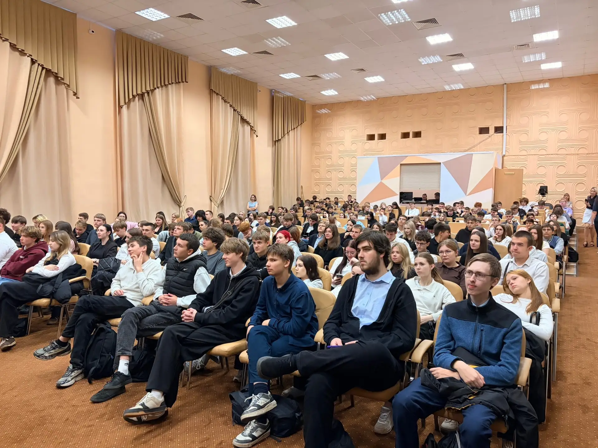 В Сарове, в рамках нацпроекта «Молодёжь и дети», запустился проект «Проводники смыслов....