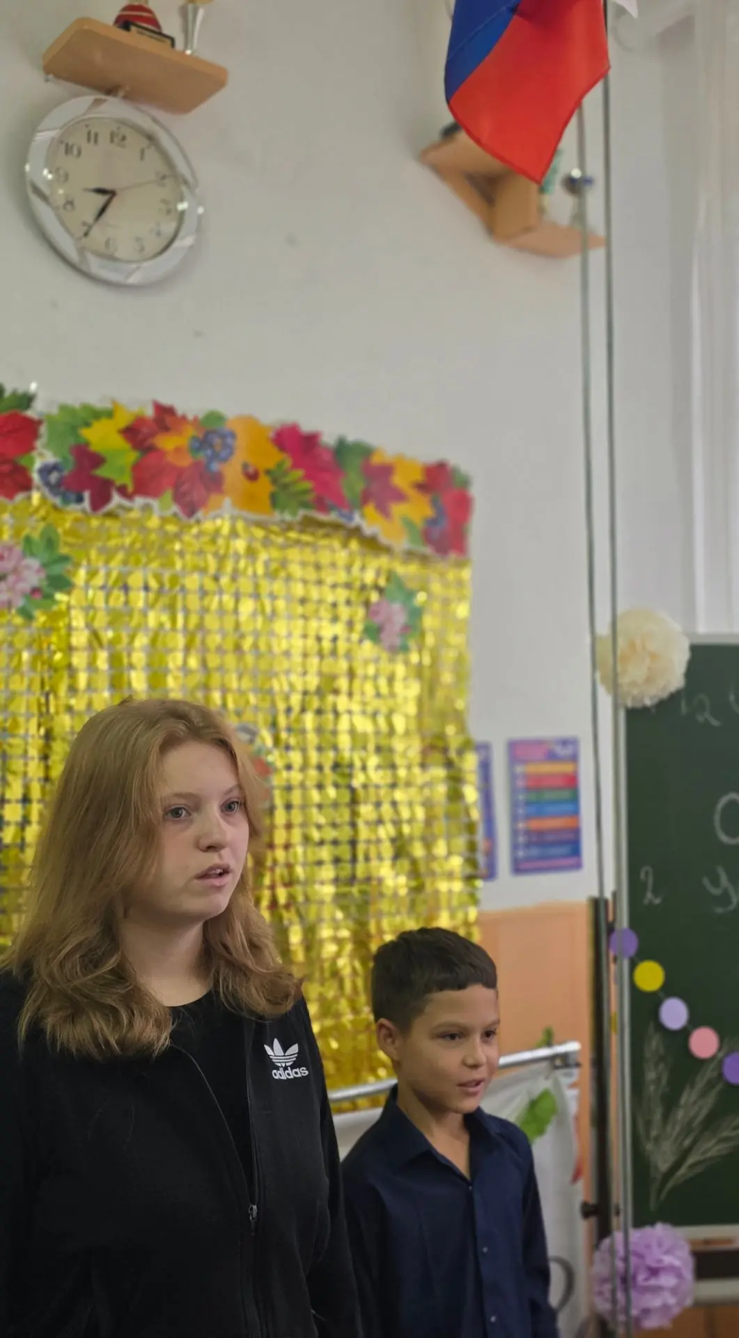 🇷🇺Новая учебная неделя в Рыбинской школе началась по традиции!