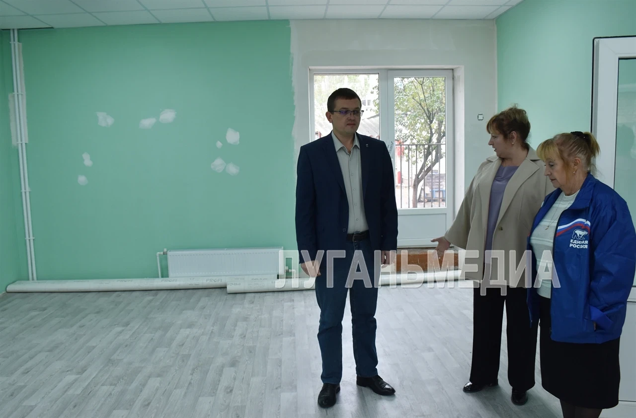 🏫В Брянке единороссы провели инспектирование хода ремонтных работ в дошкольном подразд...
