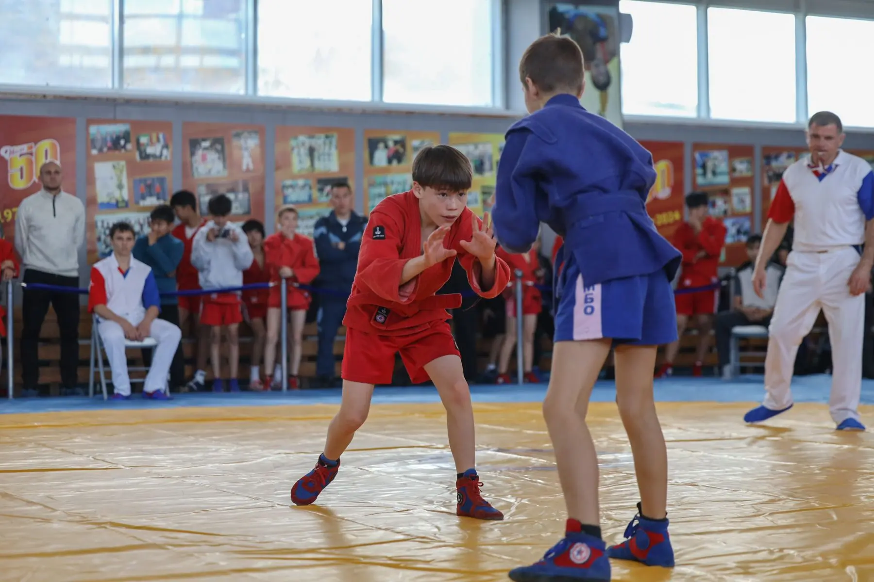 💪 Более 200 сахалинских самбистов вступили в борьбу за награды областных чемпионата и ...