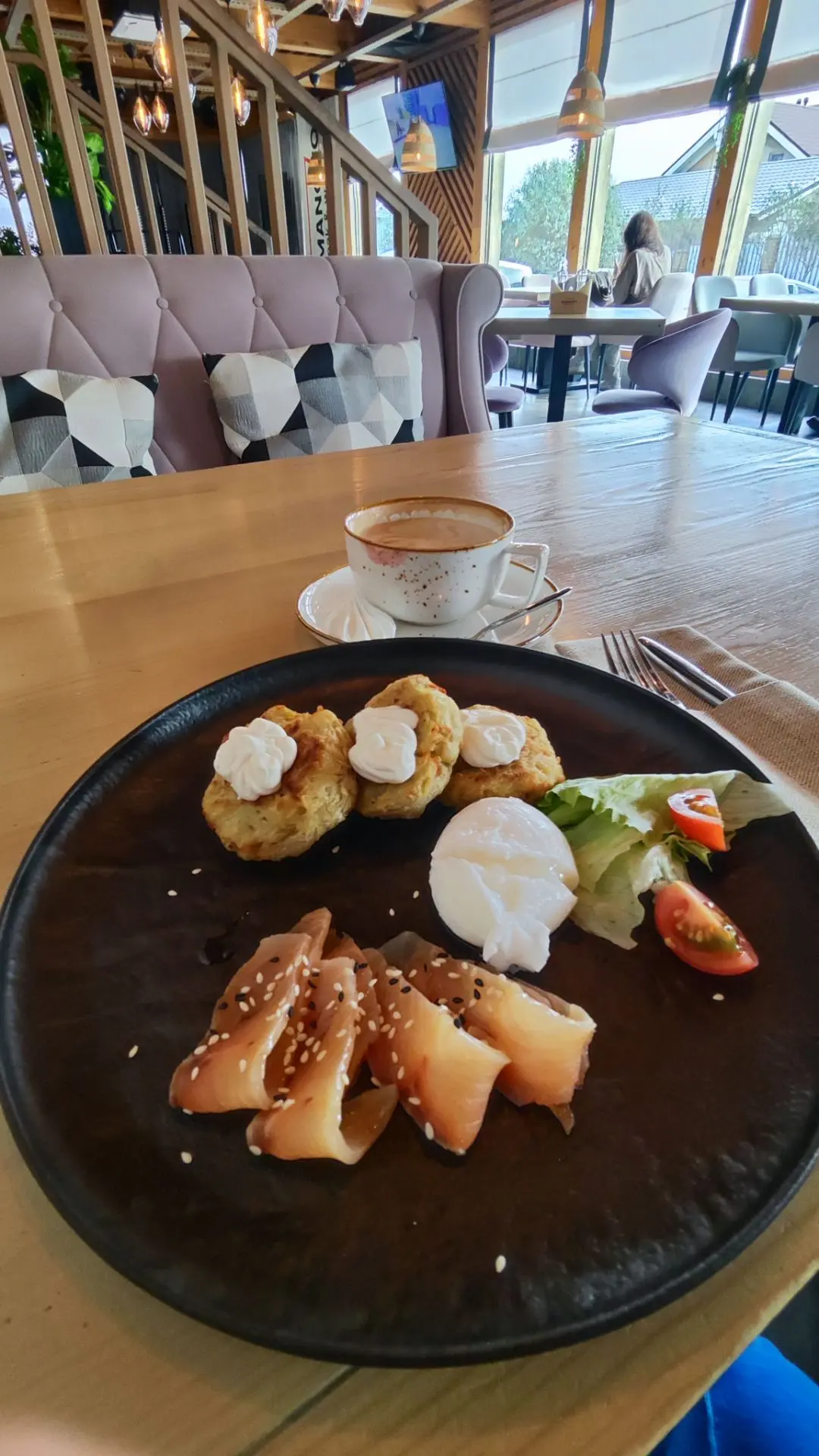 Драники с кремом чиз, яйцом пашот и лососем 😋
