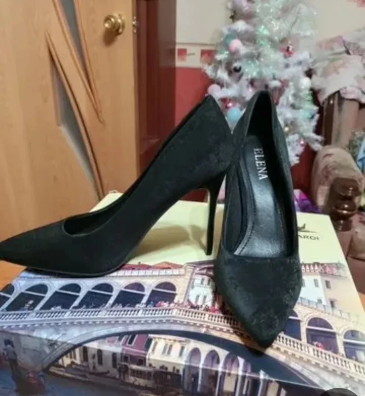 Новые замшевые туфли, 39 размер, каблук 9 см., 500 р.