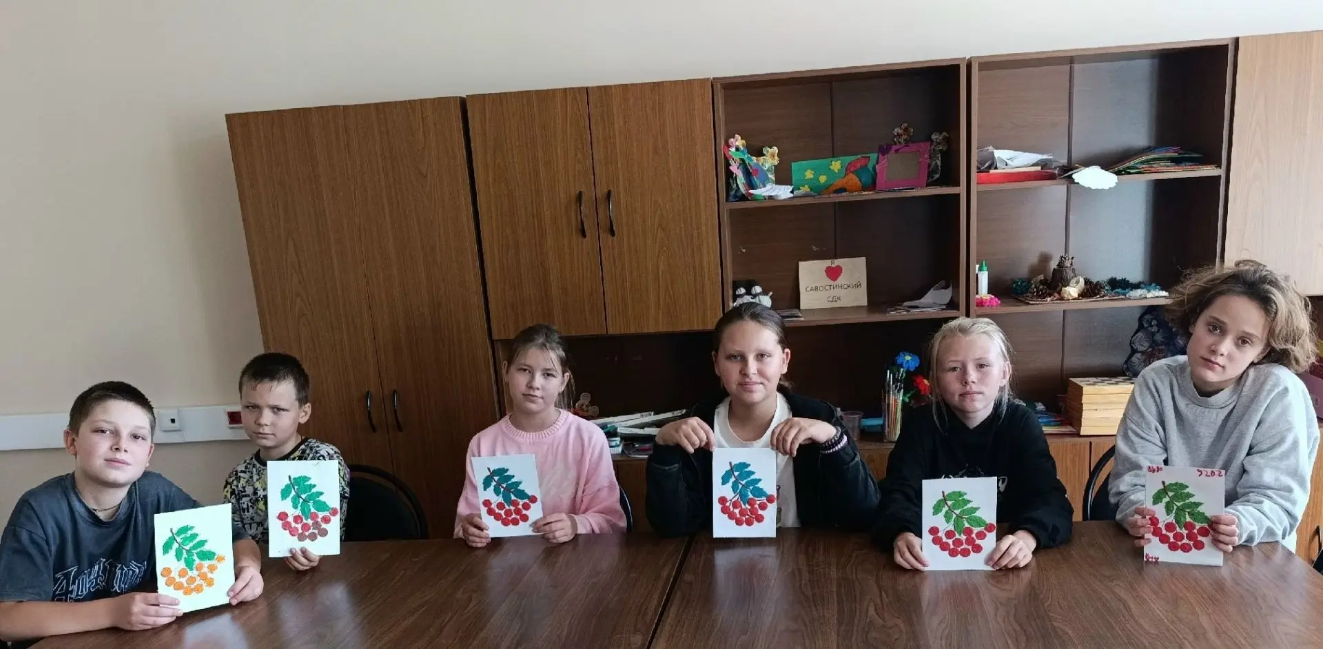 🍂 8 октября в Савостинском СДК прошел творческий мастер-класс «Ах, эта красная рябина»...