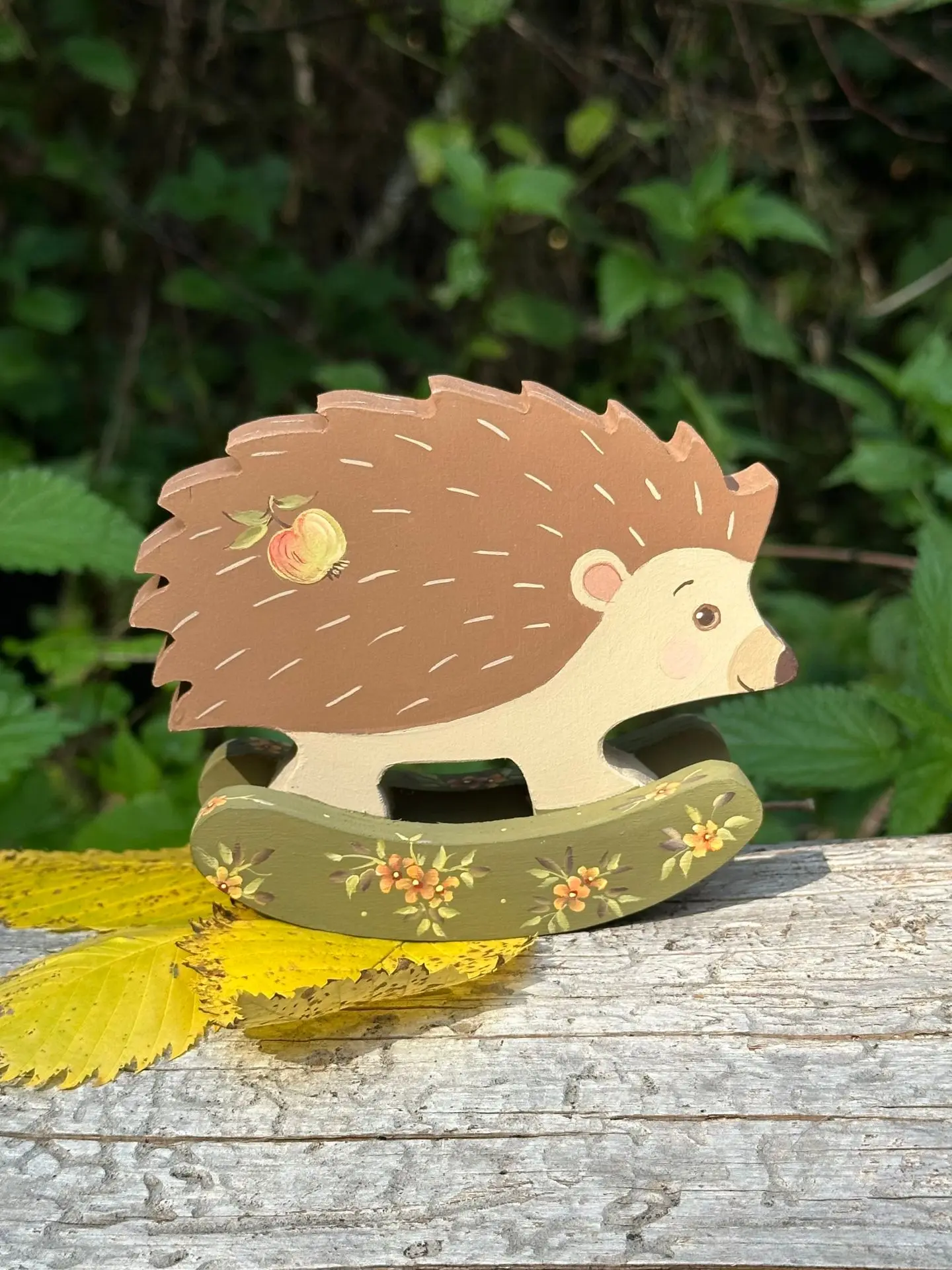 🦔Маленький ёжик четверо ножек На спине листок несёт, песенку поёт: Фуфты-фуфты-фуфты-ф...